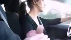 Female Uber Driver Gives Her Passenger A Handjob