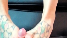 Amateur Foot Fetish Girlfriend Sucks and gives a Footjob