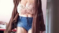 Love Chat Big Boobs Brunette Masturbating For Cam