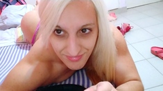 Cumshot amateur MILF suck and jerks dude in the bedroom
