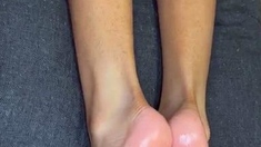 Amateur Foot Fetish Girlfriend Sucks and gives a Footjob