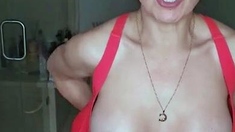 Amateur Latina Milf Masturbates on Cam