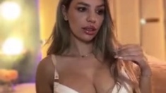 busty blonde babe natural boobs big breasted babe di