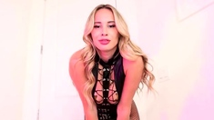 Goddess Lindsey - Down Puppy