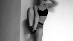 facebook finds - flexi blonde shaking her ass